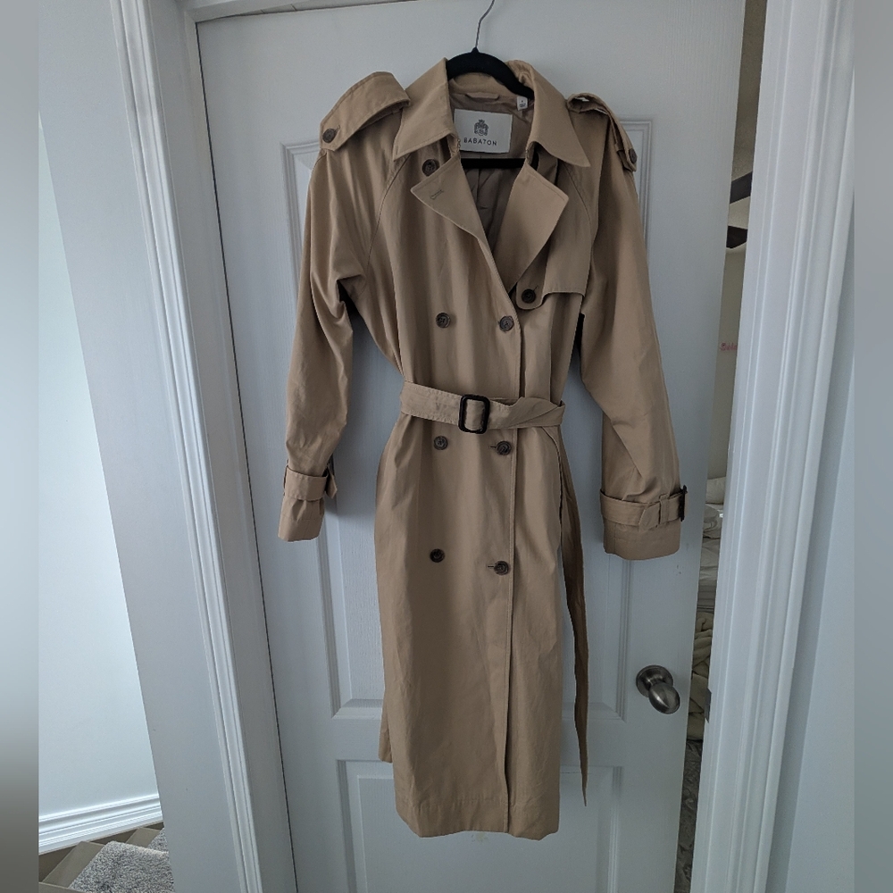 Aritzia Babaton Finch Trench Coat Size M